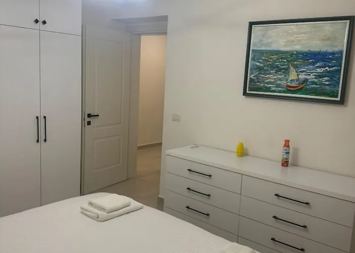 Glar 1br Barrikada Tirana